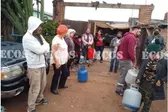 Philanthropic foreigner supports families with pantries and gas mines